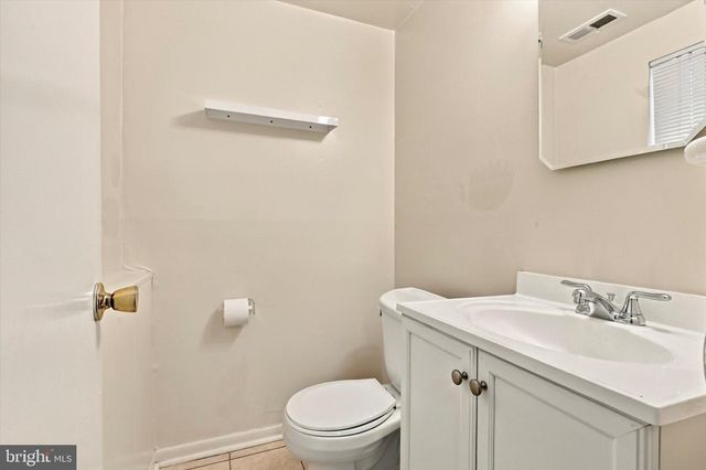 1701 N GRAVERS RD, Plymouth Meeting, PA 19462