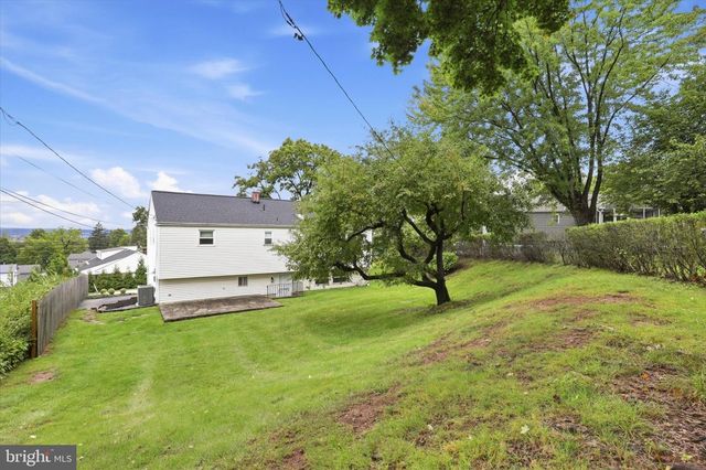 1701 N GRAVERS RD, Plymouth Meeting, PA 19462