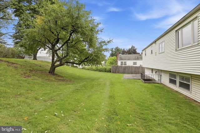 1701 N GRAVERS RD, Plymouth Meeting, PA 19462