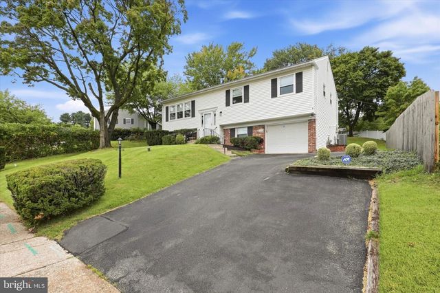 1701 N GRAVERS RD, Plymouth Meeting, PA 19462