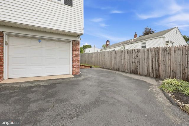 1701 N GRAVERS RD, Plymouth Meeting, PA 19462