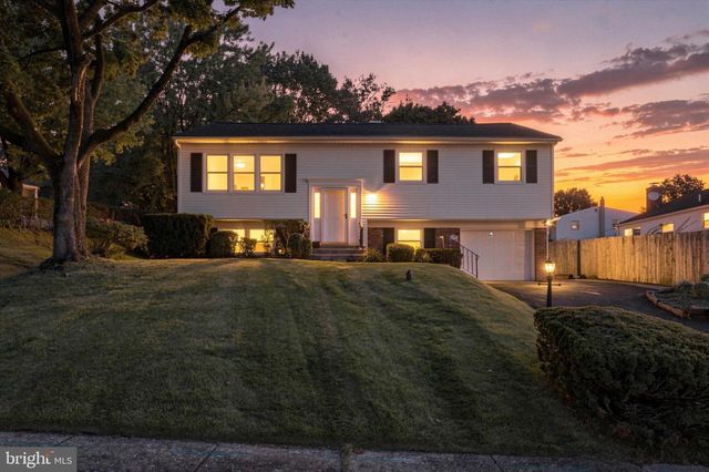 1701 N GRAVERS RD, Plymouth Meeting, PA 19462