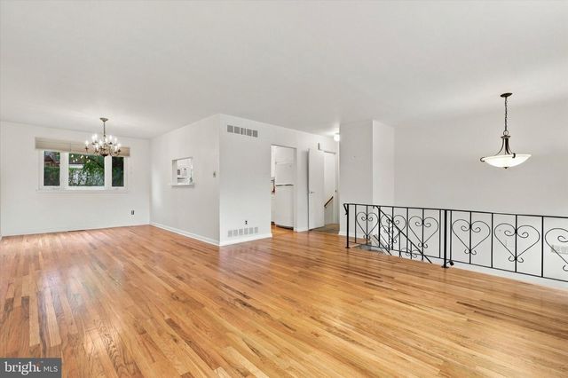 1701 N GRAVERS RD, Plymouth Meeting, PA 19462