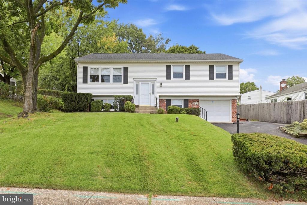 1701 N GRAVERS RD, Plymouth Meeting, PA 19462