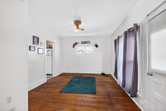 232 W 8TH AVENUE, Oshkosh, WI 54902