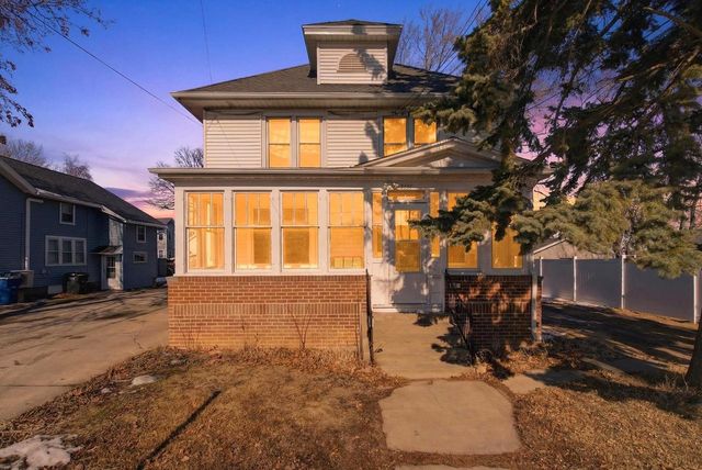 232 W 8TH AVENUE, Oshkosh, WI 54902