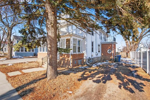 232 W 8TH AVENUE, Oshkosh, WI 54902