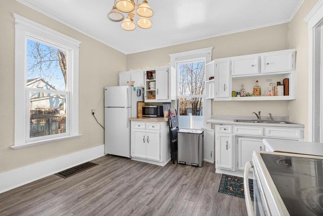 232 W 8TH AVENUE, Oshkosh, WI 54902