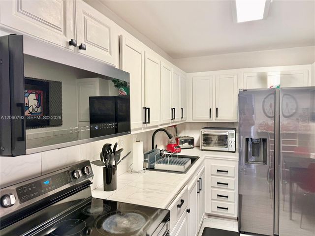 3701 N Country Club Dr 2205, Aventura, FL 33180