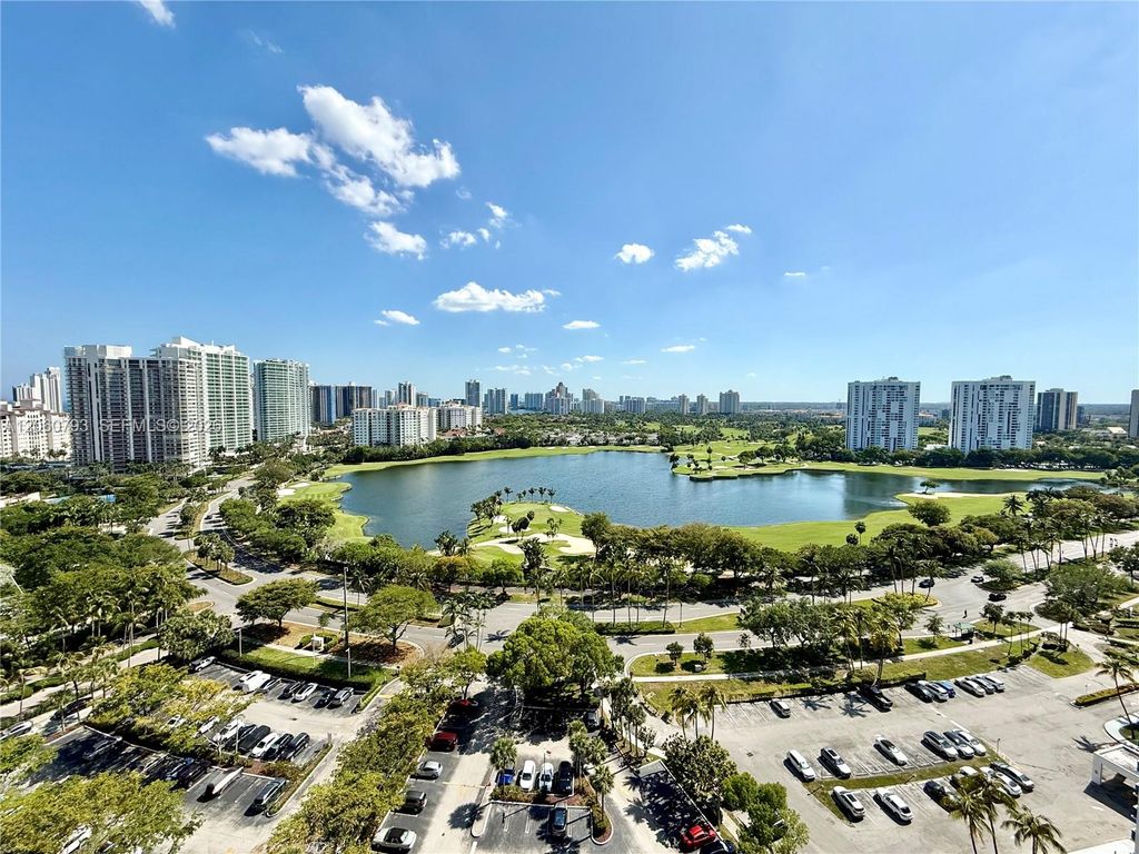 3701 N Country Club Dr 2205, Aventura, FL 33180