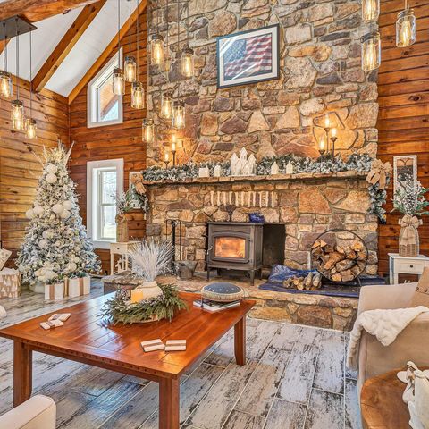 1504 Hutchison RD, Newport, VA 24128