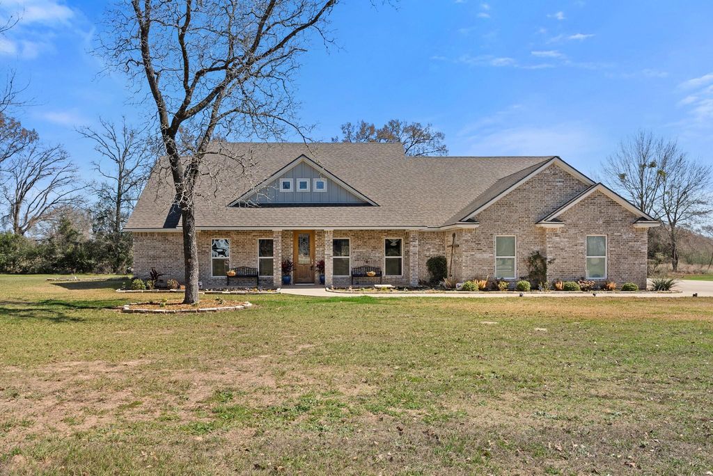 9066 King Oaks Drive, Iola, TX 77861