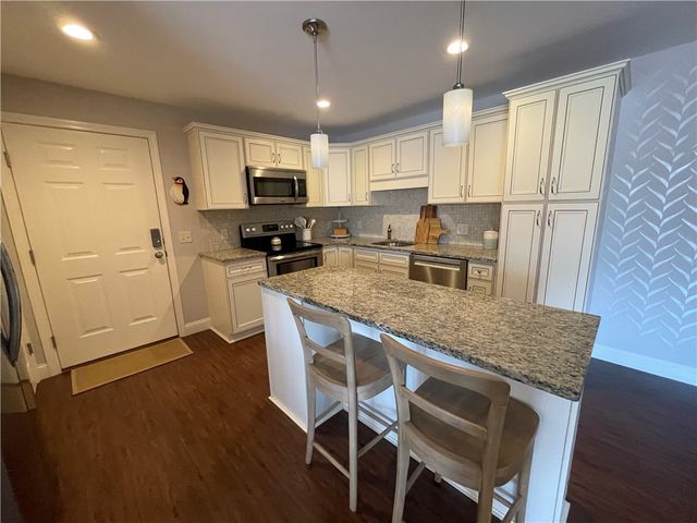 60 Saw Mill Drive 303, North Kingstown, RI 02852