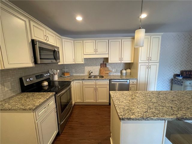 60 Saw Mill Drive 303, North Kingstown, RI 02852