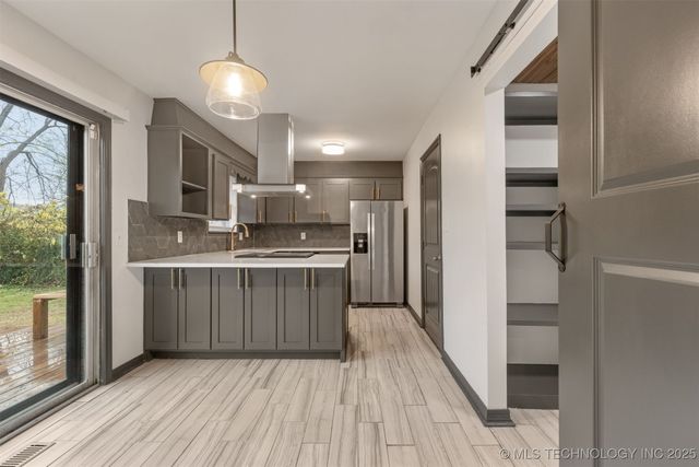 9118 E 47th Street, Tulsa, OK 74145