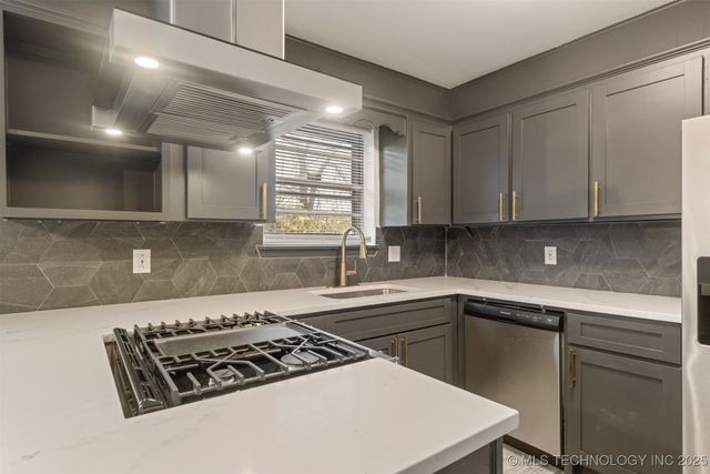 9118 E 47th Street, Tulsa, OK 74145