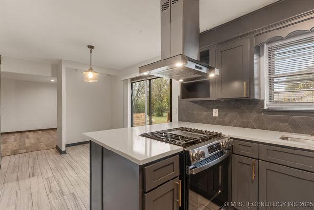 9118 E 47th Street, Tulsa, OK 74145