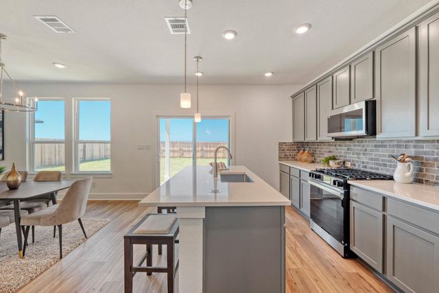 141 Sincere DR, Kyle, TX 78640