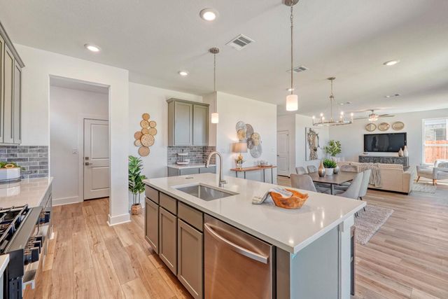 141 Sincere DR, Kyle, TX 78640