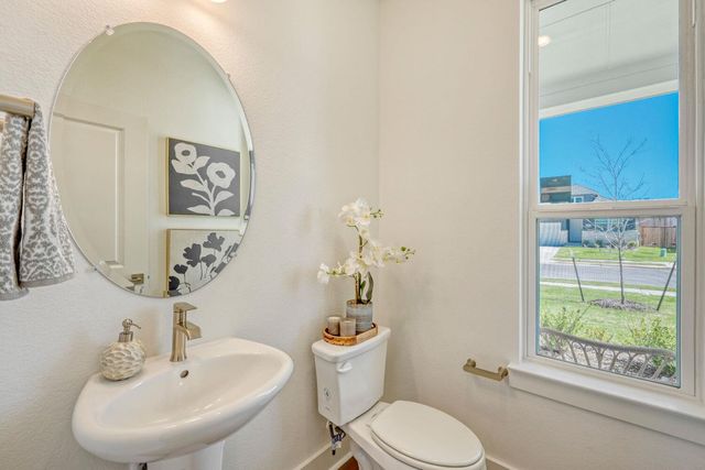 141 Sincere DR, Kyle, TX 78640
