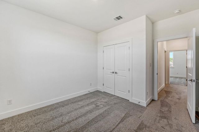 141 Sincere DR, Kyle, TX 78640