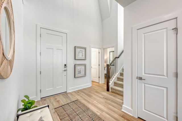 141 Sincere DR, Kyle, TX 78640