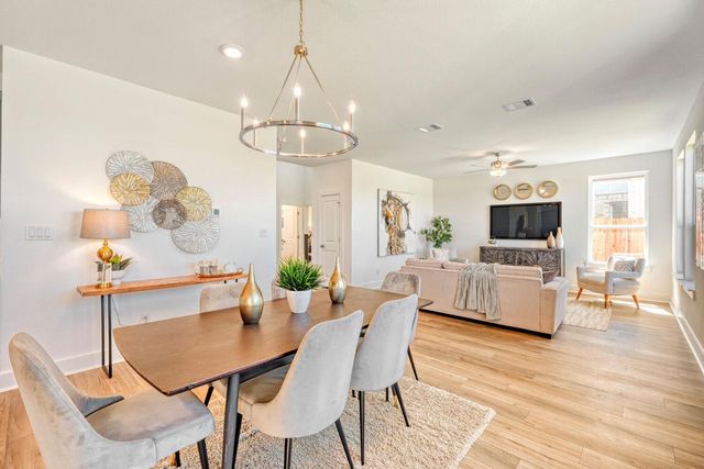141 Sincere DR, Kyle, TX 78640