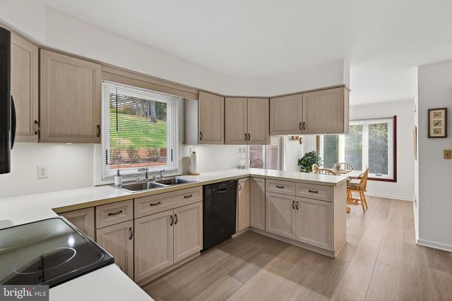 1049 SIGNAL HILL LANE LN, Lancaster, PA 17601