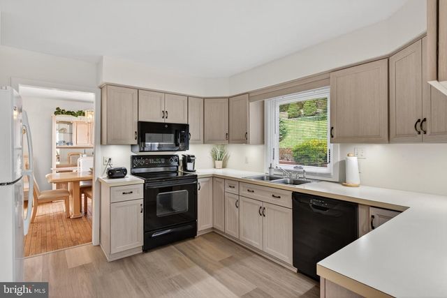 1049 SIGNAL HILL LANE LN, Lancaster, PA 17601