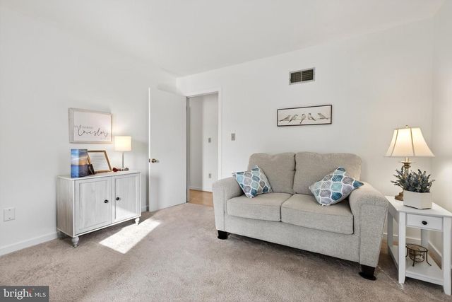 1049 SIGNAL HILL LANE LN, Lancaster, PA 17601