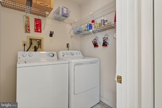 1049 SIGNAL HILL LANE LN, Lancaster, PA 17601