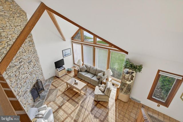 1049 SIGNAL HILL LANE LN, Lancaster, PA 17601