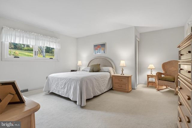 1049 SIGNAL HILL LANE LN, Lancaster, PA 17601