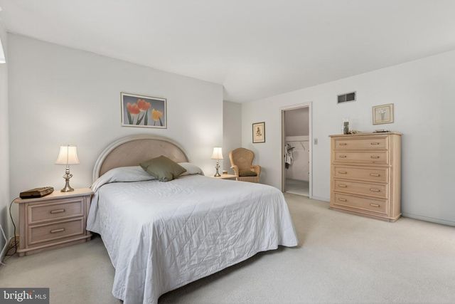 1049 SIGNAL HILL LANE LN, Lancaster, PA 17601