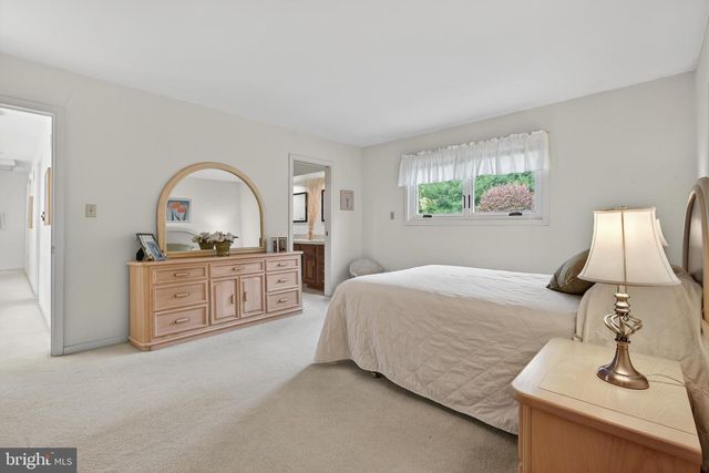 1049 SIGNAL HILL LANE LN, Lancaster, PA 17601