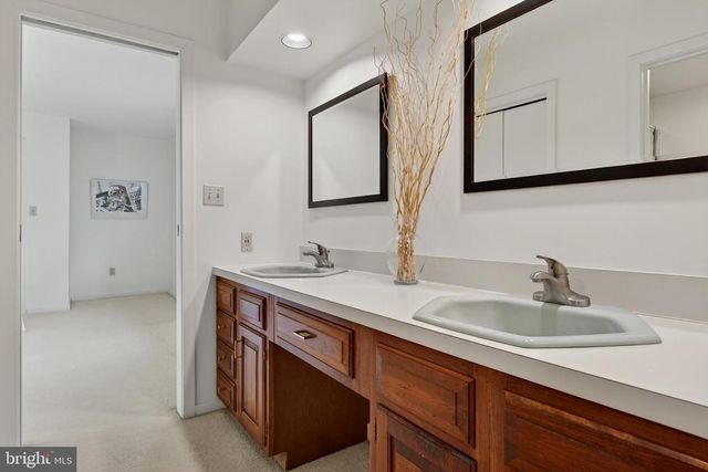 1049 SIGNAL HILL LANE LN, Lancaster, PA 17601