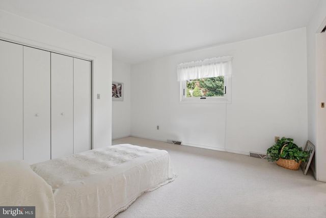 1049 SIGNAL HILL LANE LN, Lancaster, PA 17601