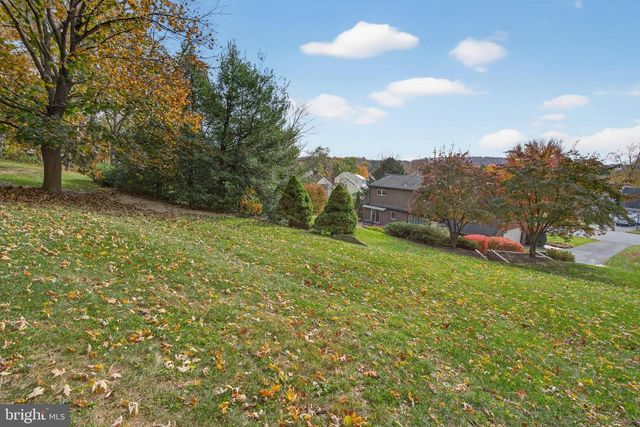 1049 SIGNAL HILL LANE LN, Lancaster, PA 17601