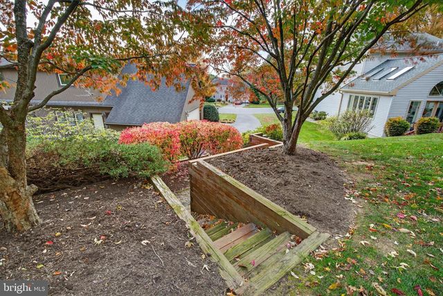 1049 SIGNAL HILL LANE LN, Lancaster, PA 17601