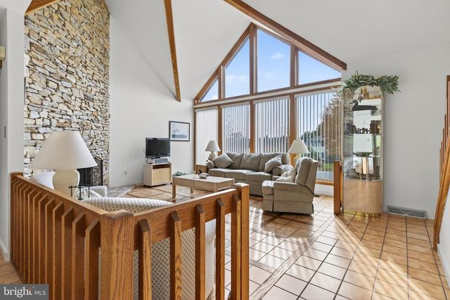 1049 SIGNAL HILL LANE LN, Lancaster, PA 17601