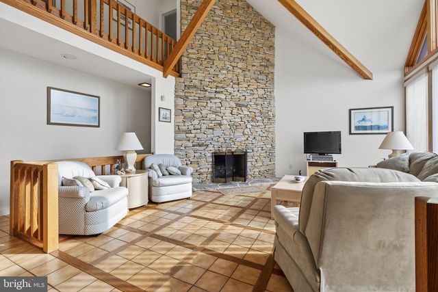 1049 SIGNAL HILL LANE LN, Lancaster, PA 17601