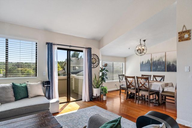 21 Briarwood Ct, Novato, CA 94947