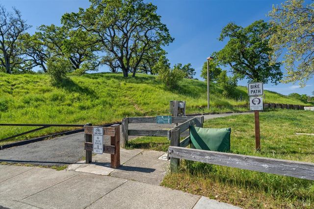 21 Briarwood Ct, Novato, CA 94947