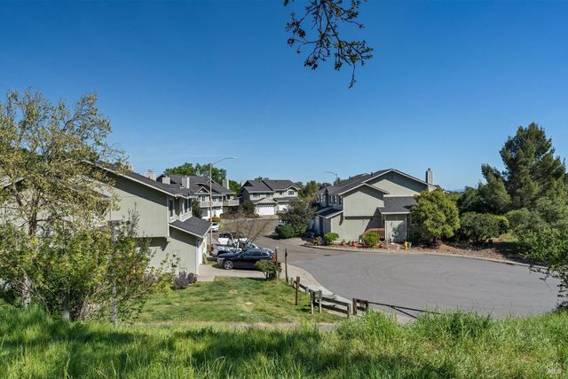 21 Briarwood Ct, Novato, CA 94947