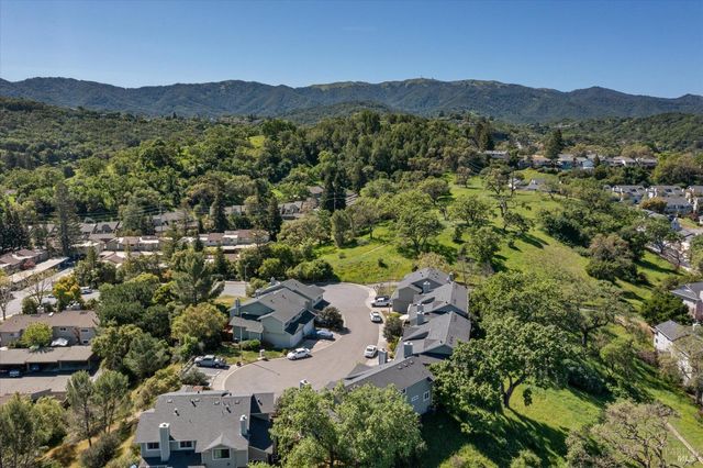 21 Briarwood Ct, Novato, CA 94947