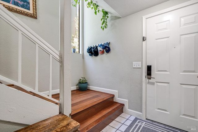 21 Briarwood Ct, Novato, CA 94947