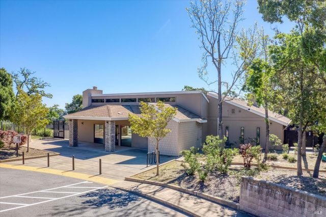21 Briarwood Ct, Novato, CA 94947