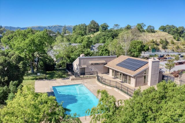21 Briarwood Ct, Novato, CA 94947