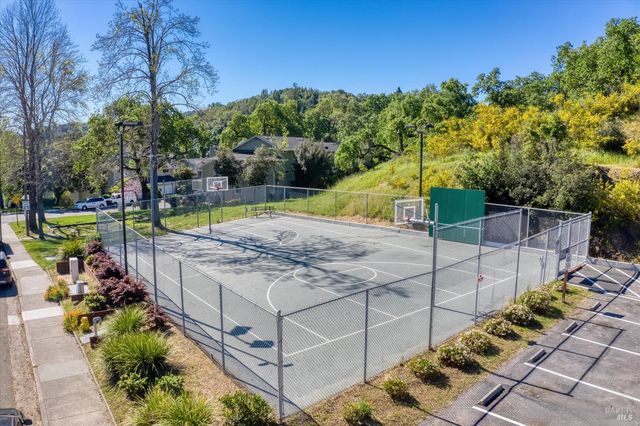 21 Briarwood Ct, Novato, CA 94947