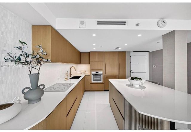400 S Pointe Dr 1501, Miami Beach, FL 33139